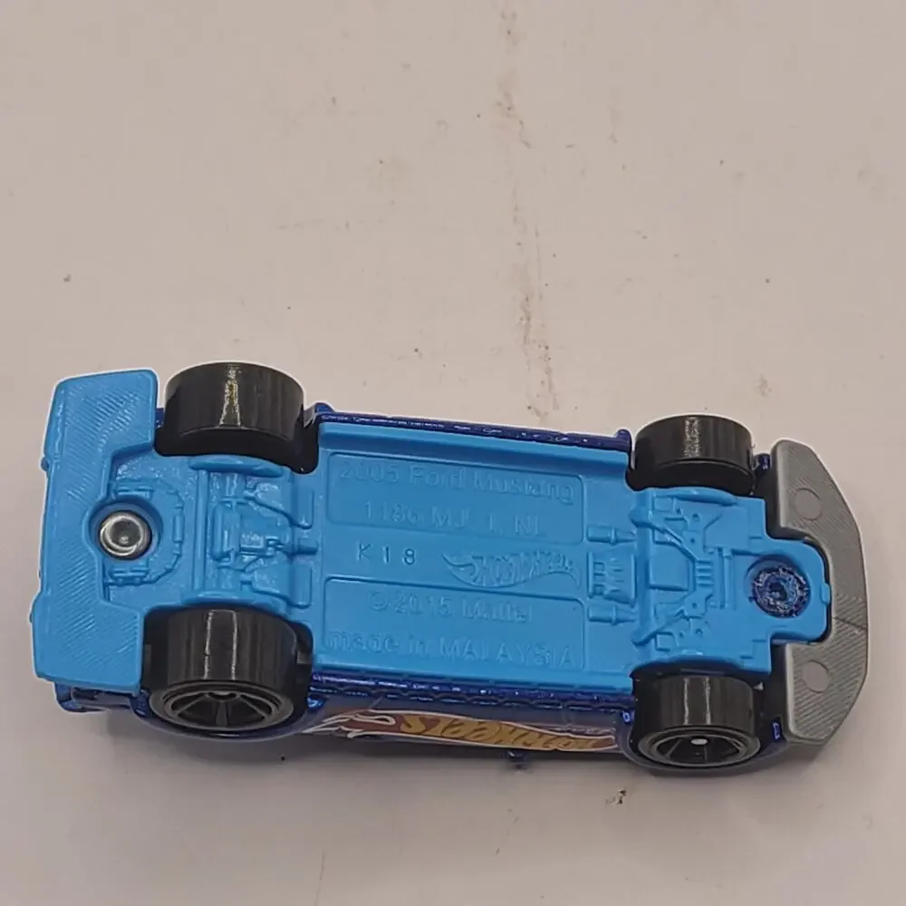 Hot Wheels 2005 Ford Mustang - HW Race Team [8D] HW33